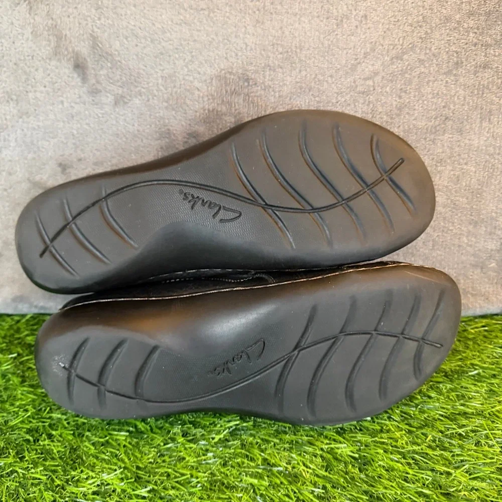 Clarks Bendables Black Leather‎ Button Slip On Flats Shoes Womens size 7 M